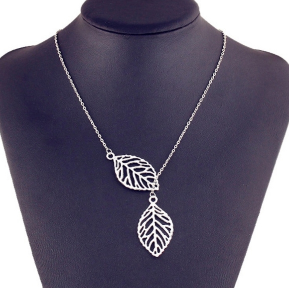 🍒5/$30-SILVER Double leaf necklace - Picture 2 of 4